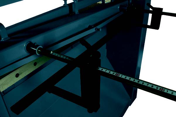 Cisaille guillotine commande au pied CS 100 et CS 125 HM Machinery butee arriere