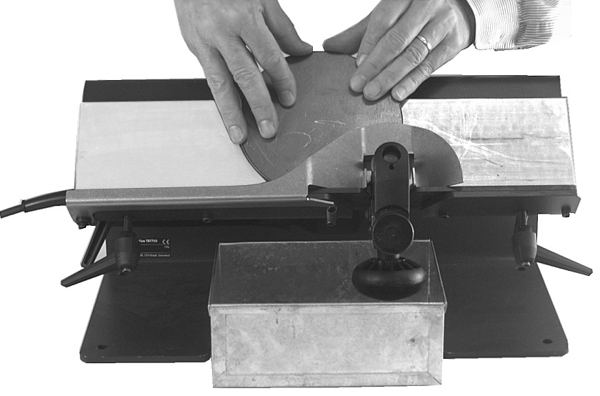 chanfreineuse trumpf avec station de travail.jpg