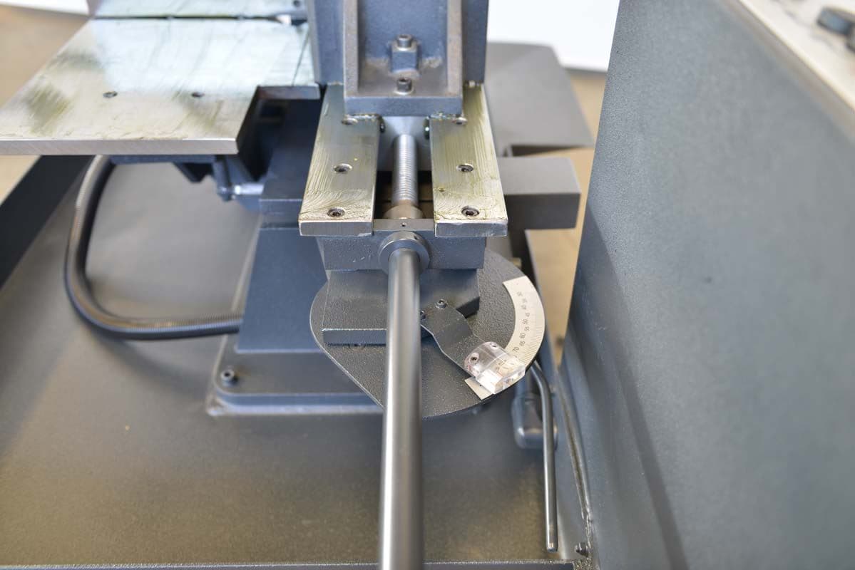 scie a ruban pendulaire semi automatique UBS S 320G UZMA 4