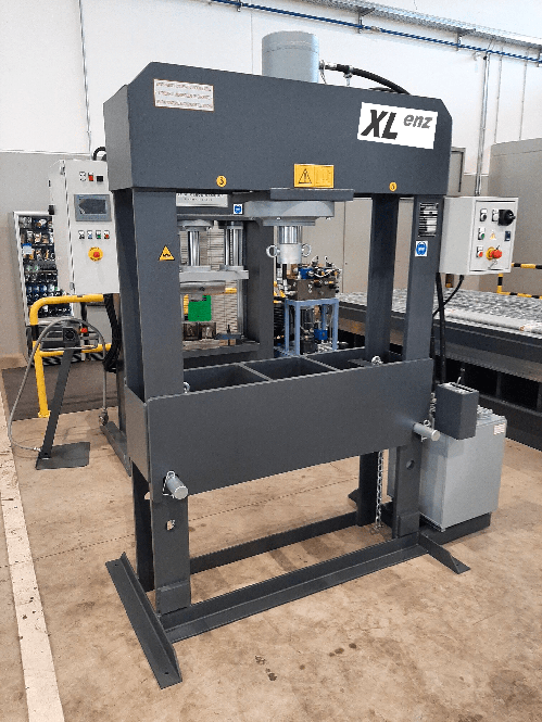 images/stories/XLenz/Presse_hydraulique_datelier_PHM-DVR_XLenz.png