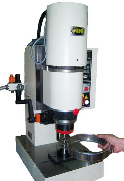 U_Shape_riveting_with_anti_rotation